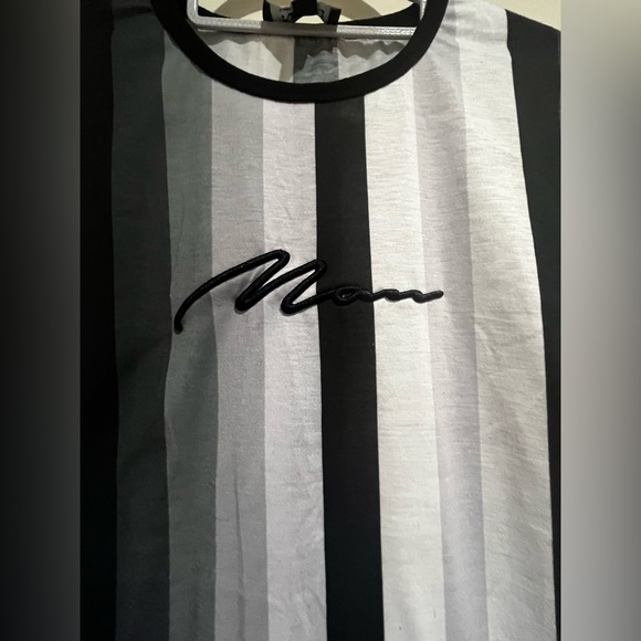 Boohoo Man monochrome white grey black stripe embroidery man t-shirt size Medium - Picture 3 of 7